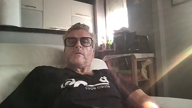 Axl hot online show from 07-30-26, 05:12