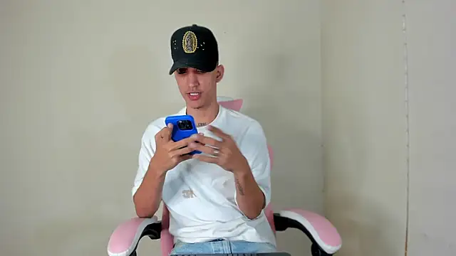 Snapshot of Richard27_ chatting on 09-30-25, 05:12 Richard27 online show from 09-30-25, 05:12