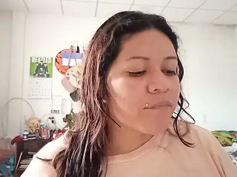 Kitty WetXxX online show from 05-26-26, 06:48
