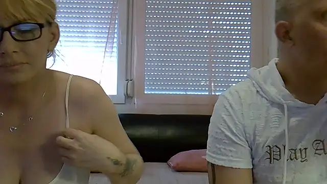 Snapshot of VanessaJoci chatting on 09-11-25, 10:48 VanessaJoci online show from 09-11-25, 10:48