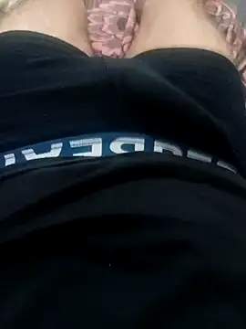 Snapshot of BRAYAN__22 chatting on 10-24-25, 04:58 BRAYAN 22 online show from 10-24-25, 04:58