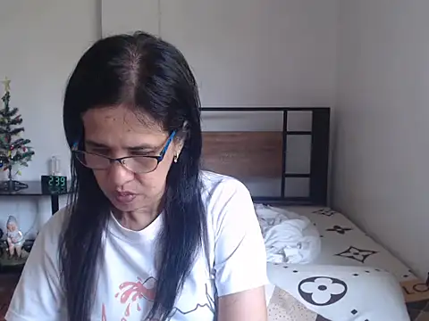 Prettysweetmum online show from 04-12-26, 06:40