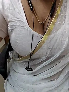 Snapshot of tami_lavanya chatting on 08-06-26, 05:42 tami lavanya online show from 08-06-26, 05:42