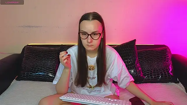 Kelly Cartier online show from 10-14-25, 12:06