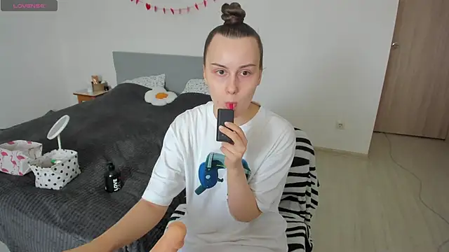 Kelly Cartier online show from 02-13-26, 06:42