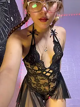 Snapshot of ZeziGamingg chatting on 02-18-26, 03:13 ZeziGamingg online show from 02-18-26, 03:13