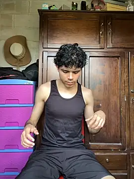 Axel-Mejia online show from 10-19-25, 05:46