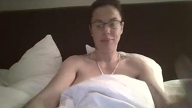 sexygilf82 online show from 03-06-26, 11:01