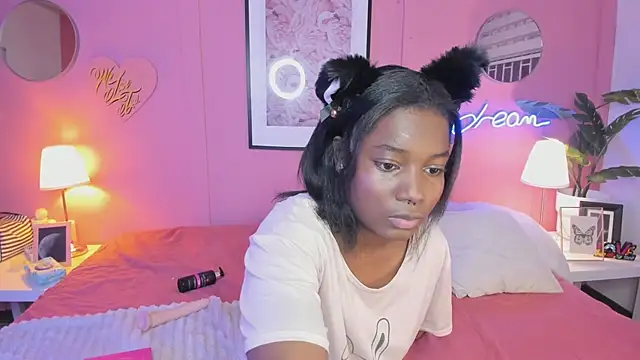 Snapshot of Annia_DH chatting on 09-22-25, 08:33 Annia DH online show from 09-22-25, 08:33