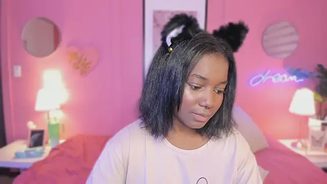 Snapshot of Annia_DH chatting on 09-24-25, 08:45 Annia DH online show from 09-24-25, 08:45