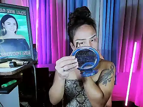 YourNikkieXxx online show from 06-11-26, 07:56