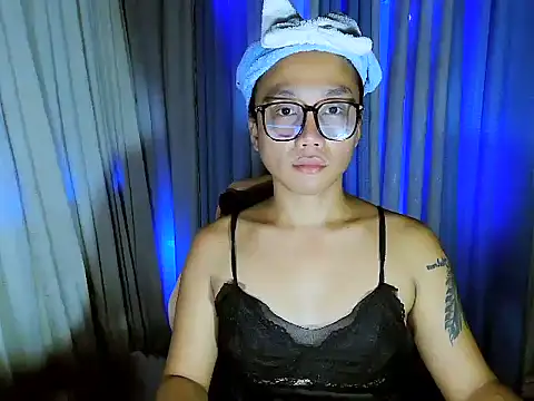 YourNikkieXxx online show from 07-15-26, 12:32