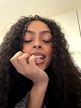 yasmingarcia online show from 11-02-25, 09:17