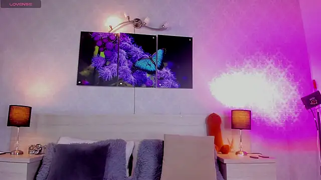 Snapshot of JenniferAuriston chatting on 10-15-25, 08:42 JenniferAuriston online show from 10-15-25, 08:42