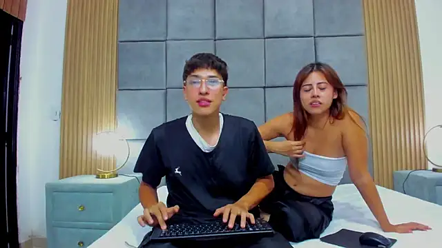 ChanellandMax online show from 11-01-25, 07:27