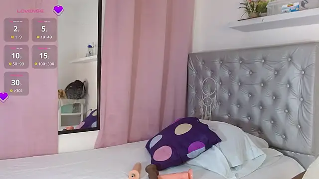 angiellam online show from 10-31-25, 02:18