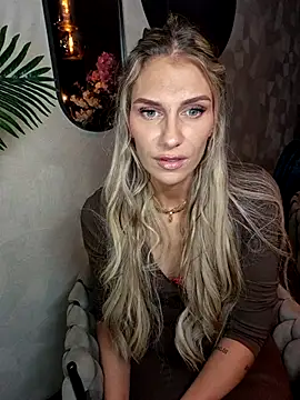 Snapshot of Melody1600 chatting on 10-04-25, 07:12 Melody1600 online show from 10-04-25, 07:12