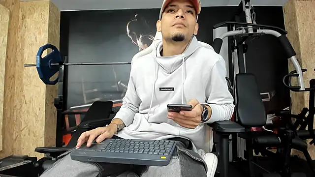 AlessandroKiing online show from 06-15-26, 10:34