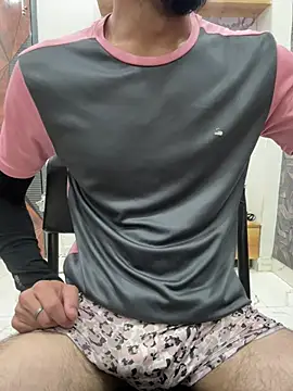 Snapshot of coupleyug chatting on 06-12-26, 02:05 coupleyug online show from 06-12-26, 02:05