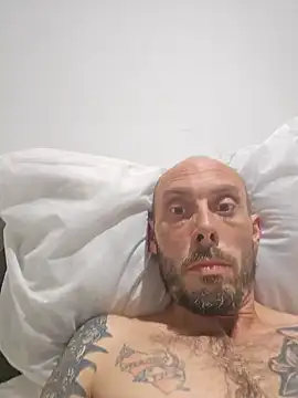 Snapshot of Wankingking88 chatting on 10-21-25, 03:57 Wankingking88 online show from 10-21-25, 03:57