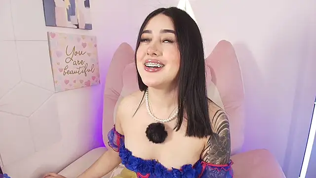 Snapshot of justonecute chatting on 05-28-26, 03:04 justonecute online show from 05-28-26, 03:04