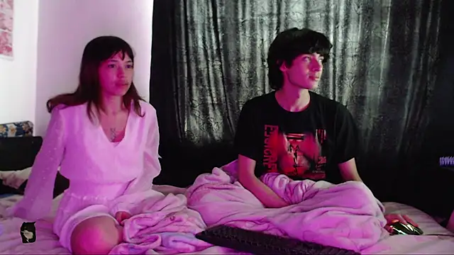 Snapshot of MixiPeach chatting on 01-14-26, 12:33 MixiPeach online show from 01-14-26, 12:33