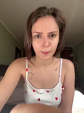 Snapshot of aurora_pink_ chatting on 10-20-25, 10:05 aurora pink online show from 10-20-25, 10:05