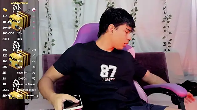 Snapshot of an_drew18 chatting on 09-21-25, 03:24 an drew18 online show from 09-21-25, 03:24