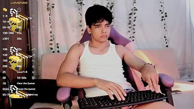 Snapshot of an_drew18 chatting on 10-04-25, 02:04 an drew18 online show from 10-04-25, 02:04