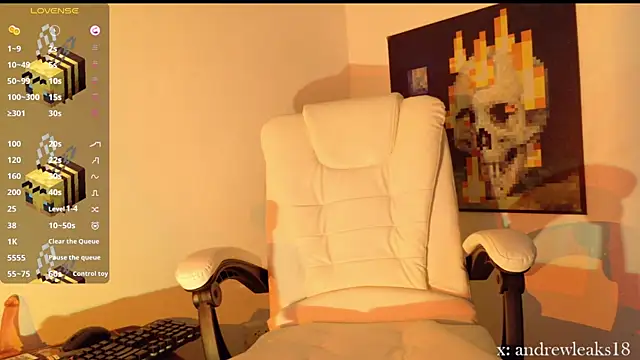 Snapshot of an_drew18 chatting on 10-13-25, 08:42 an drew18 online show from 10-13-25, 08:42