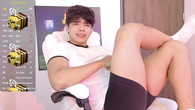 Snapshot of an_drew18 chatting on 01-17-26, 02:44 an drew18 online show from 01-17-26, 02:44