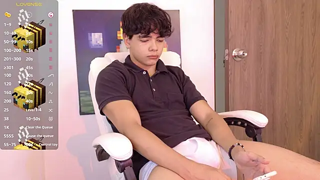 Snapshot of an_drew18 chatting on 02-01-26, 02:48 an drew18 online show from 02-01-26, 02:48