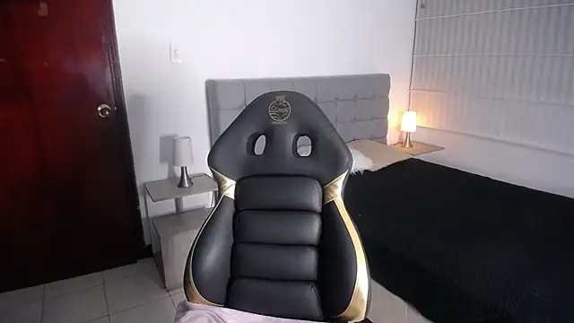 Agatha bellucci  online show from 10-23-25, 12:15