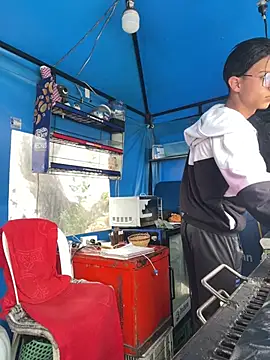 Snapshot of diegoand0911 chatting on 04-05-26, 04:48 diegoand0911 online show from 04-05-26, 04:48