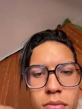 Snapshot of diegoand0911 chatting on 04-19-26, 05:12 diegoand0911 online show from 04-19-26, 05:12