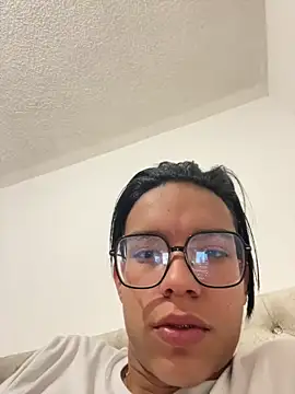Snapshot of diegoand0911 chatting on 05-18-26, 04:46 diegoand0911 online show from 05-18-26, 04:46
