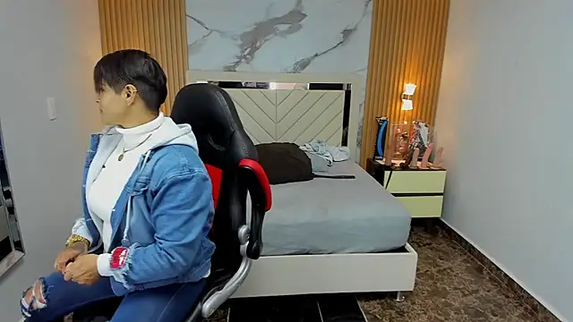 KAROLLJONES1 online show from 11-13-25, 07:35