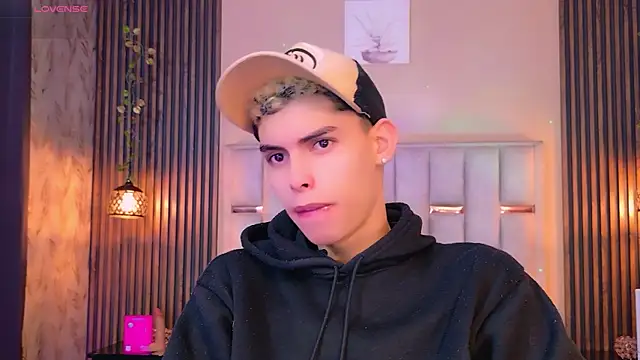 Room 69x online show from 04-07-26, 09:15