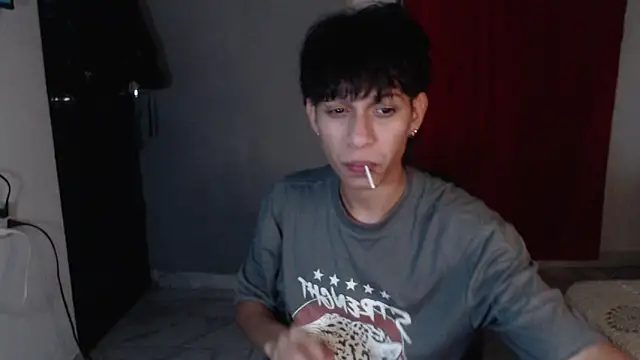 Snapshot of sung_yol chatting on 10-12-25, 06:45 sung yol online show from 10-12-25, 06:45