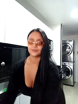 Snapshot of Esmeralda333 chatting on 10-17-25, 12:30 Esmeralda333 online show from 10-17-25, 12:30
