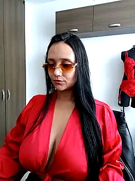 Snapshot of Esmeralda333 chatting on 10-19-25, 01:45 Esmeralda333 online show from 10-19-25, 01:45