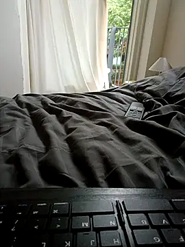 Snapshot of handsome8inchh chatting on 09-14-25, 03:33 handsome8inchh online show from 09-14-25, 03:33