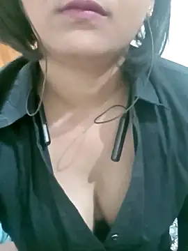 Snapshot of Queen_Kushi4 chatting on 04-27-26, 07:45 Queen Kushi4 online show from 04-27-26, 07:45