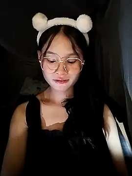 Snapshot of saronla_03 chatting on 09-18-25, 02:30 saronla 03 online show from 09-18-25, 02:30