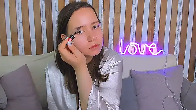 Snapshot of Laura_Ellinss chatting on 09-17-25, 06:59 Laura Ellinss online show from 09-17-25, 06:59