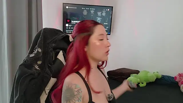 lunnaa  online show from 09-26-25, 07:40