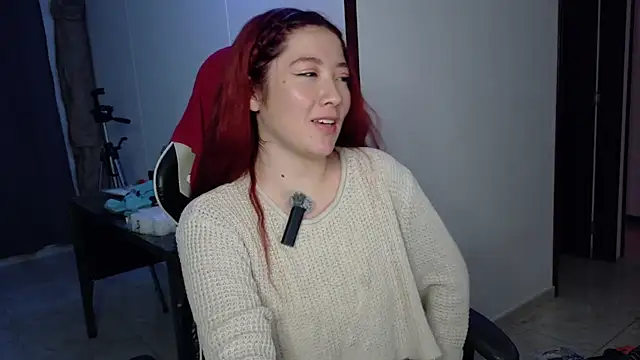 lunnaa  online show from 10-23-25, 02:55