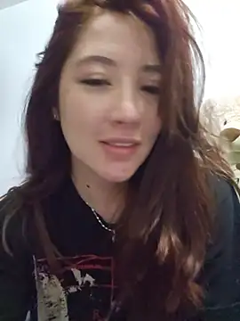 Snapshot of lunnaa_ chatting on 05-28-26, 04:21 lunnaa online show from 05-28-26, 04:21