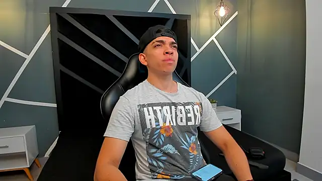 Eryonbradley online show from 12-19-25, 04:52