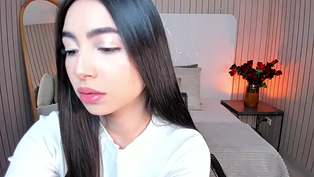 Snapshot of EmelyParker chatting on 06-18-26, 02:12 EmelyParker online show from 06-18-26, 02:12